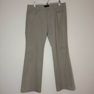 ST. JOHN Rhinestone Bedazzled Pocket Cream Boot Cut Kick Jeans